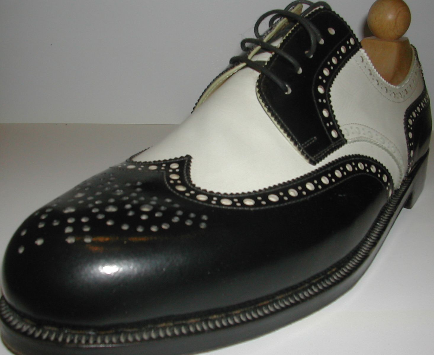 Wist Massschuhe schwarz weiß Leder